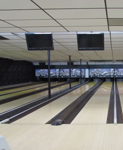 Red Circle Bar & Lanes